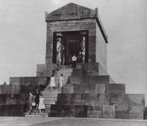 И. Мештрович. Памятник Неизвестному солдату на горе Авала около Белграда. 1934-1938