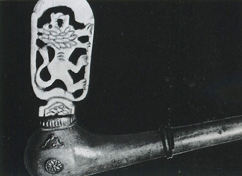 91 Рекада короля Глеле. Слоновая кость, дерево, металл. Народность фон, Народная Республика Бенин (бывшая Дагомея). Музей Человека, Париж