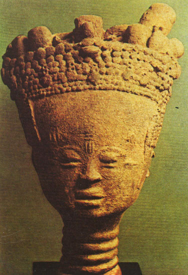 97 Голова, украшенная диадемой. Терракота. Народность ашанти, Гана. Частная коллекция, Бельгия