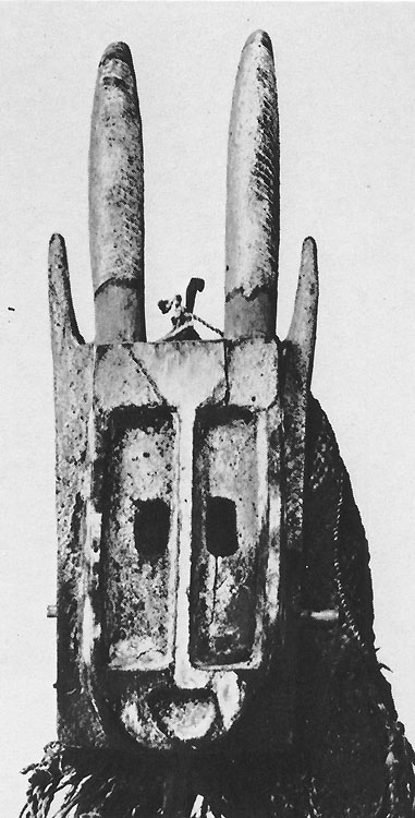 110 Маска антилопы. Дерево. Народность догон, Мали. Частная коллекция, Париж