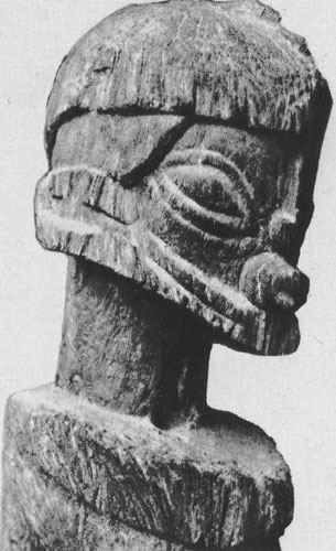 119 Голова; фрагмент статуи. Дерево. Народность теллем (?), Мали. Музей Человека, Париж