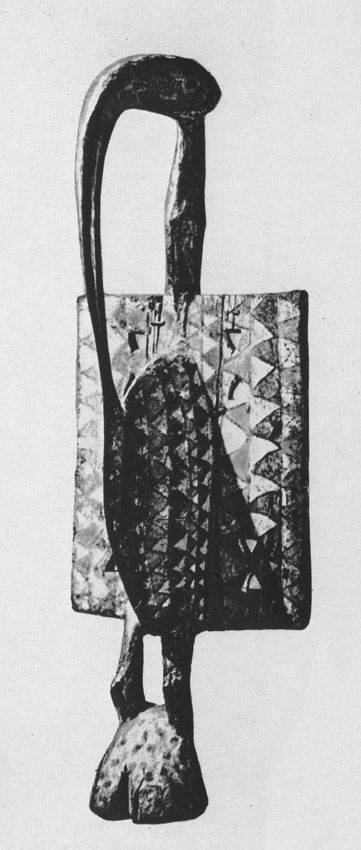 156 Большая статуя калао. Раскрашенное дерево. Народность сенуфо, Берег Сло­новой Кости. Музей примитивного ис­кусства, Нью-Йорк