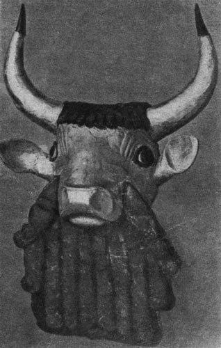 17а. Голова быка с арфы из царской гробницы в Уре. 3олото и лазурит. 26 в. до н. э.  Филадельфия. Университет.