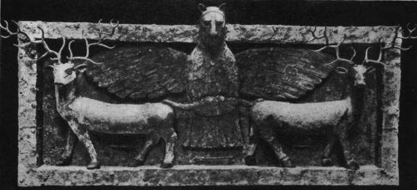 176. Орел, когтящий оленей. Рельеф из Эль-Обейда. Медь. Около 2600 г. до Н. Э. Лондон. Британский музей.
