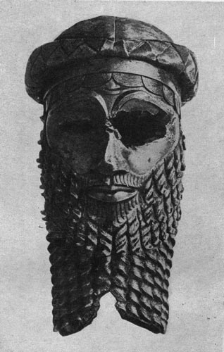 21а. Так называемая голова Саргона Древнего из Ниневии. Медь. 23 в. до н. э. Багдад. Иракский музей.