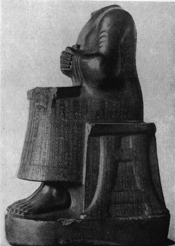 24б. Статуи сидящего Гудеа. Диорит. 22 в. до н. э. Париж. Лувр.