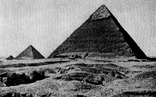 40а. Пирамиды в Гизэ. Направо - пирамида Хафра,   левее — пирамида   Менкаура. IV династия.  Первая половина 3 тыс.до н. э. 
