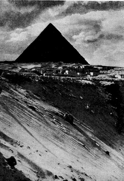41.   Пирамида фараона Хафра в Гизэ. IV династия. Первая половина 3 тыс. до н. э.