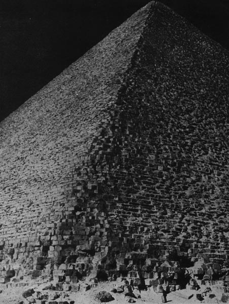 42.   Пирамида   фараона   Хуфу   в   Гизэ.   IV династия. Первая половина 3 тыс. до н. э.