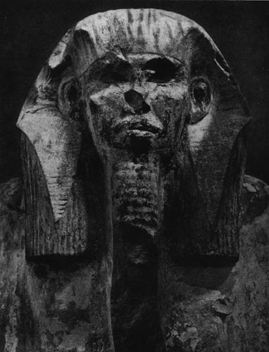 43.   Статуя  фараона   Джосера   из   Саккара.Фрагмент. Известняк. III династия. Начало 3 тыс. до н. э. Каир. Музей.