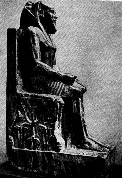 45б. Статуя фараона Хафра из заупокойного храма Хафра в Гизэ. Диорит. IV династия. Первая половина 3 тыс. до н. э. Каир. Музей.