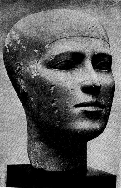 476. Портретная голова из Гизэ. Известняк. IV династия. Первая половина 3 тыс. до н. э. Вена, Художественно-исторический музей.