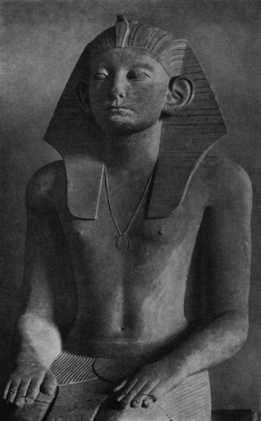 61.   Статуя фараона Аменемхета Ш  из Хавара. Фрагмент.