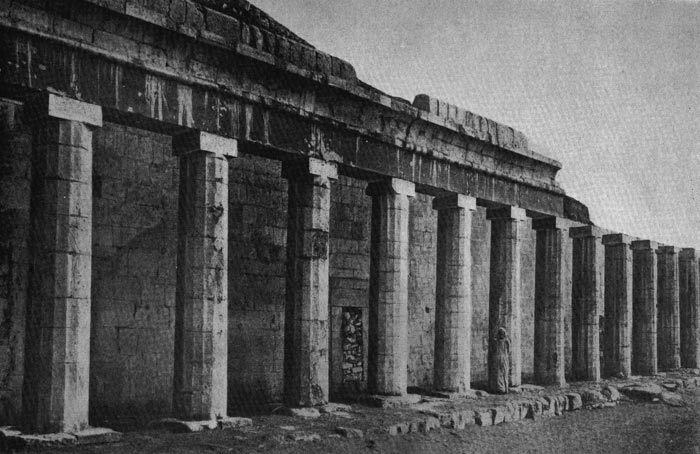 65.   Колоннада   храма    царицы   Хатшепсут в Деир-эль-Бахри.