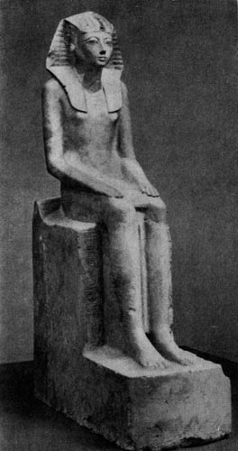 72а. Статуя царицы Хатшепсут. Известняк. XVIII династия. Начало 15 в. до н. э.Нью-Йорк. Метрополитен-музей.