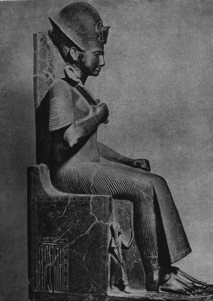 95.   Статуя   фараона   Рамсеса  II.   Черный гранит.   XIX династия.   13 в.   до н. э. Турин. Музей.