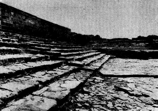 103а. Дворец в Фесте (Крит). Лестница. Середина 2 тысячелетия до н.э.