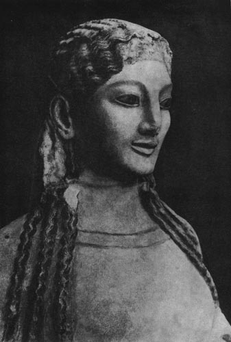 124.     Девушка в пеплосе. Фрагмент. Мрамор. 540 - 530   гг.  до   н.  э.  Афины.   Музей Акрополя.