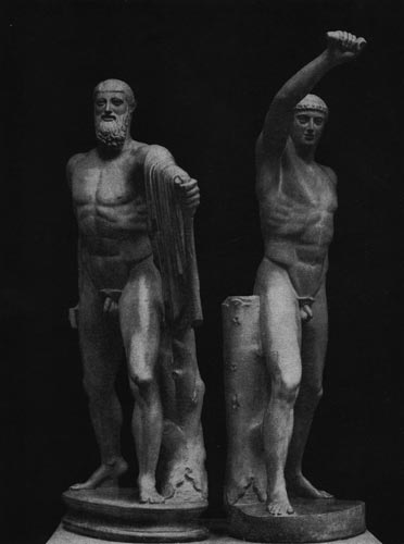 135. Критий и Несиот. Гармодий и Аристогитон. Около 477 г. до н. э. Мраморная римская копия (с последующими дополнениями) с утраченного бронзового оригинала.Неаполь. Национальный музеи.
