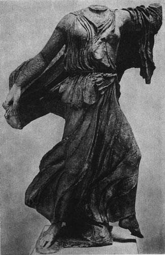 142б. Нереида с Памятника нереид из Ксанфа. Мрамор. Третья четверть 5 в. до н. э. Лондон. Британский музей.