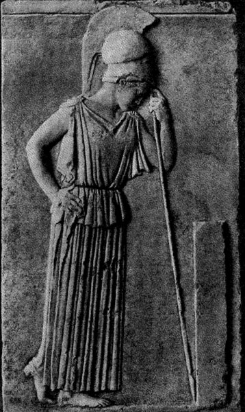 156.  Афина,   опирающаяся  на   копье.   Мраморный рельеф с Афинского акрополя. Около 460 г. до н. э. Афины. Музей Акрополя.