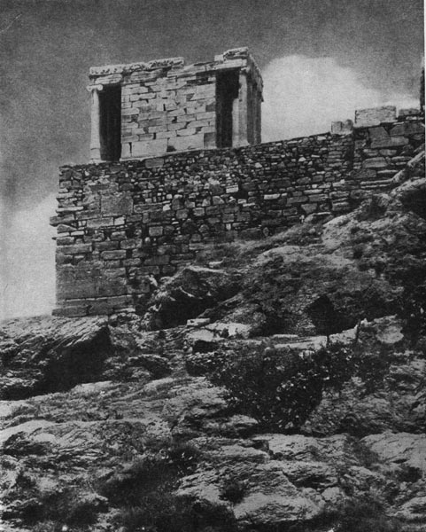 161.     Калликрат.   Храм   Ники  Аптерос. Между   449 - 421   гг.    до   н.    э.    Вид с юга.