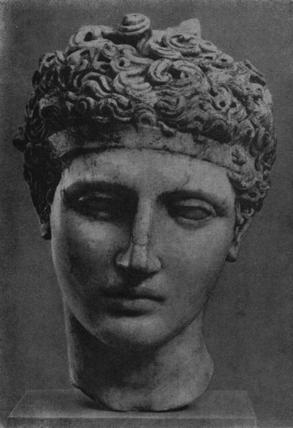 182.     Кресилай.   Голова   эфеба.   Вторая половина 5 в. до н. э. Мраморная римская копия   с утраченного оригинала.