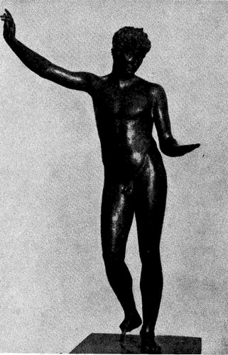 212б. Статуя юноши. Найдена в море близ Марафона. Бронза. Середина 4 в. до н. э. Афины. Национальный музей.