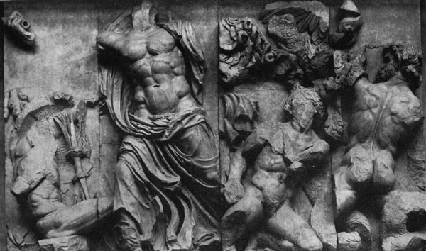 245.     Борьба  Зевса   с гигантами.  Фрагмент фриза   Пергамского   алтаря.   Мрамор. Около 180 г. до н. э. Берлин.