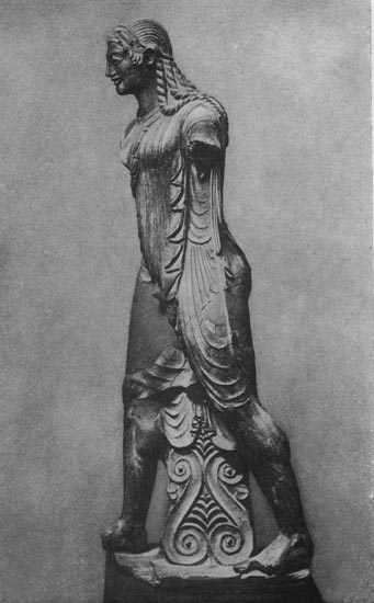 253.     Скульптор  В у л к а. Статуя Аполлона из Вей. Глина.   Около 500 г.   до   н. э. Рит. Вилла папы Юлия.