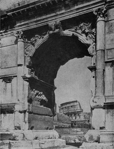 274.     Вид на Колизей через арку Тита.