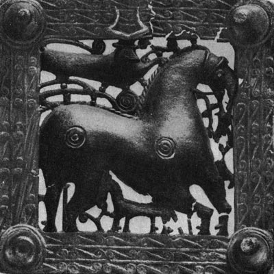 323б. Бронзовая пряжка из Иберии, 1 тысячелетие до н. э. Тбилиси. Музей изобразительных искусств Грузинской ССР.