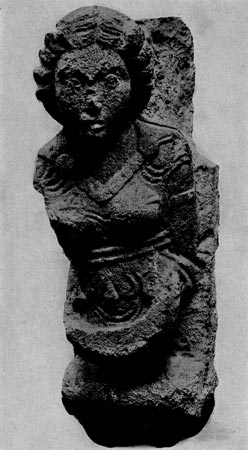 339а. Скульптурное изображение девушки из дворца в Хатре. Высота 72 см. 1 в. до н. э. Берлин.