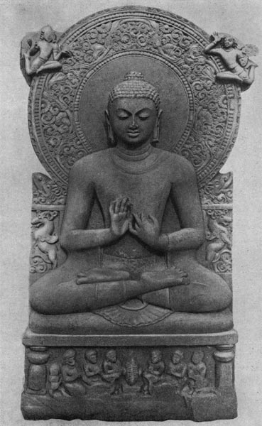 369. Статуя Будды из Сарнатха. Песчаник. Высота   1,60  м.   5   в. н. э.Сарнатх. Музей.