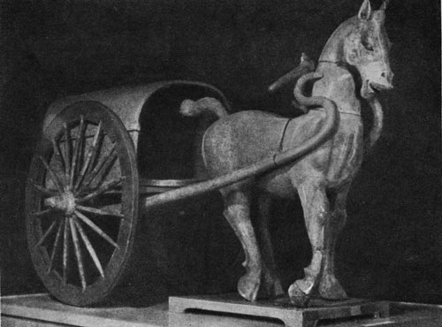 3936. Конь с повозкой. Терракота. Период Хань. 3 в. до н. э. - 3 в. н. э. Пекин. Исторический музей.