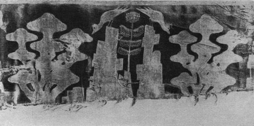 3946. Ткань из погребения в Ноин-ула (север­ная Монголия). Период Хань. 3 в. до н. э.-3 в. н. э. Ленинград. Эрмитаж.