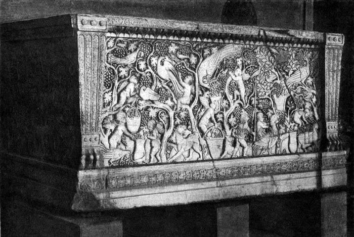 11 а. Саркофаг с изображением сбора винограда. 4 в. Рим, базилика Сан Лоренцо фуори ле мура.