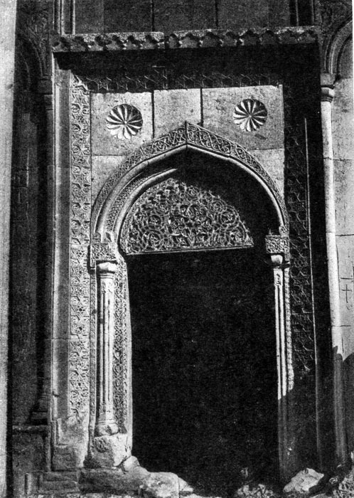 59 б. Гошаванк. Портал малой церкви. 1237 г.