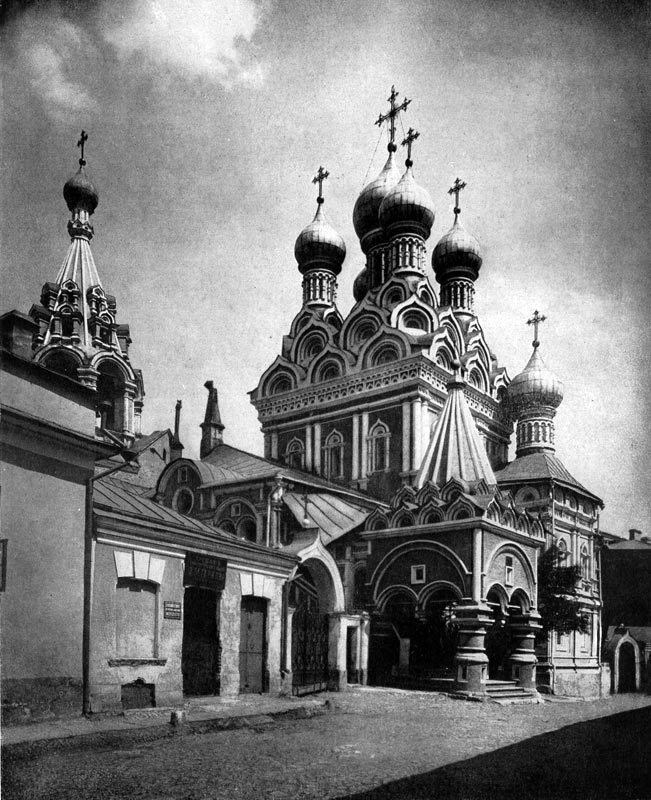 141.  Церковь Троицы в Никиниках в Москве.1628-1653 гг. Вид с юго-запада.