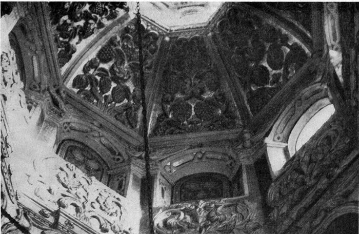 154 а. Часовня Трех   святителей   во   Львове. 1578 г. Фрагмент купола.