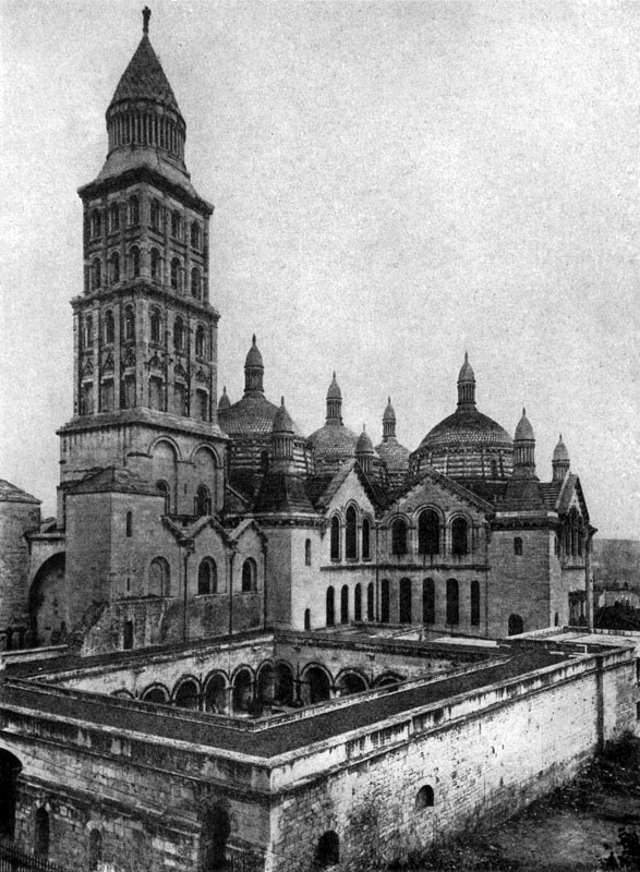 189.  Церковь   Сен   Фрон   в   Перигё.    1120-1179 гг. Общий вид с юго-запада.