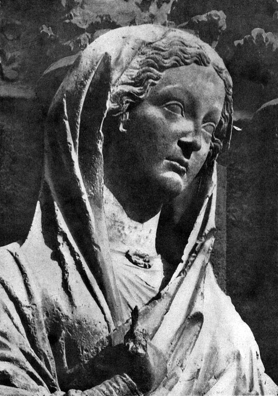 228.  Мария.   Статуя  собора  в  Реймсе.   Фрагмент. См. илл. 225.