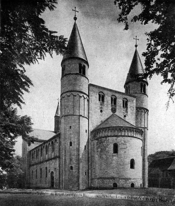 243 а. Церковь св. Кириака в Гернроде. Вид с северо-запада.