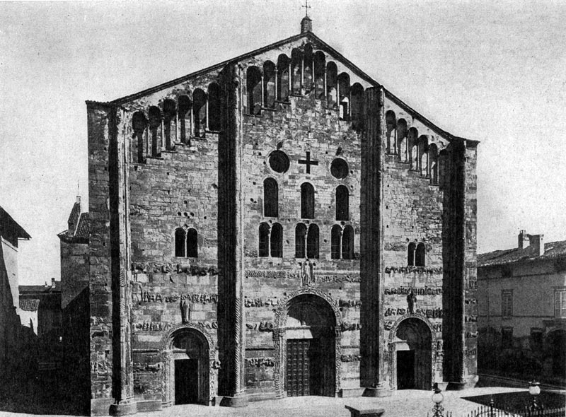 355 б. Церковь Сан Микеле в Павии. 12 в. Западный фасад.