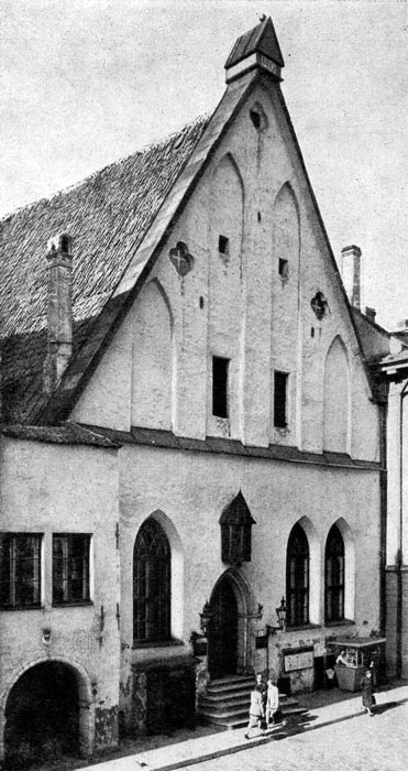411  а. Здание   Большой   гильдии   в   Таллине.Около 1410 г. Фасад.