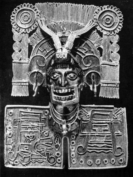  347 а. 3олотая нагрудная пластина с изображением бога смерти из Монте Альбане. Культура миштеков. Оахака, Музей. 