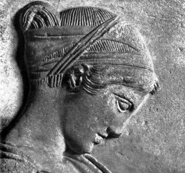  88.  .   ,   -.  VB. ,   .(Tete de jeune fille. Fragment d'une stele funeraire giustiniani Milieu du Ve s. Musee d'Art antique de Berlin.) 