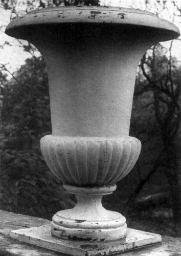 19. . .    .(Vincenzo Brenna. Vase decoratif. Pavlovsk.) 